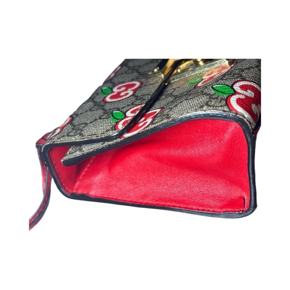 GUCCI GG Supreme Apple Padlock Chain Shoulder bag (Pre-owned & Authentic) - Picture 7 of 17